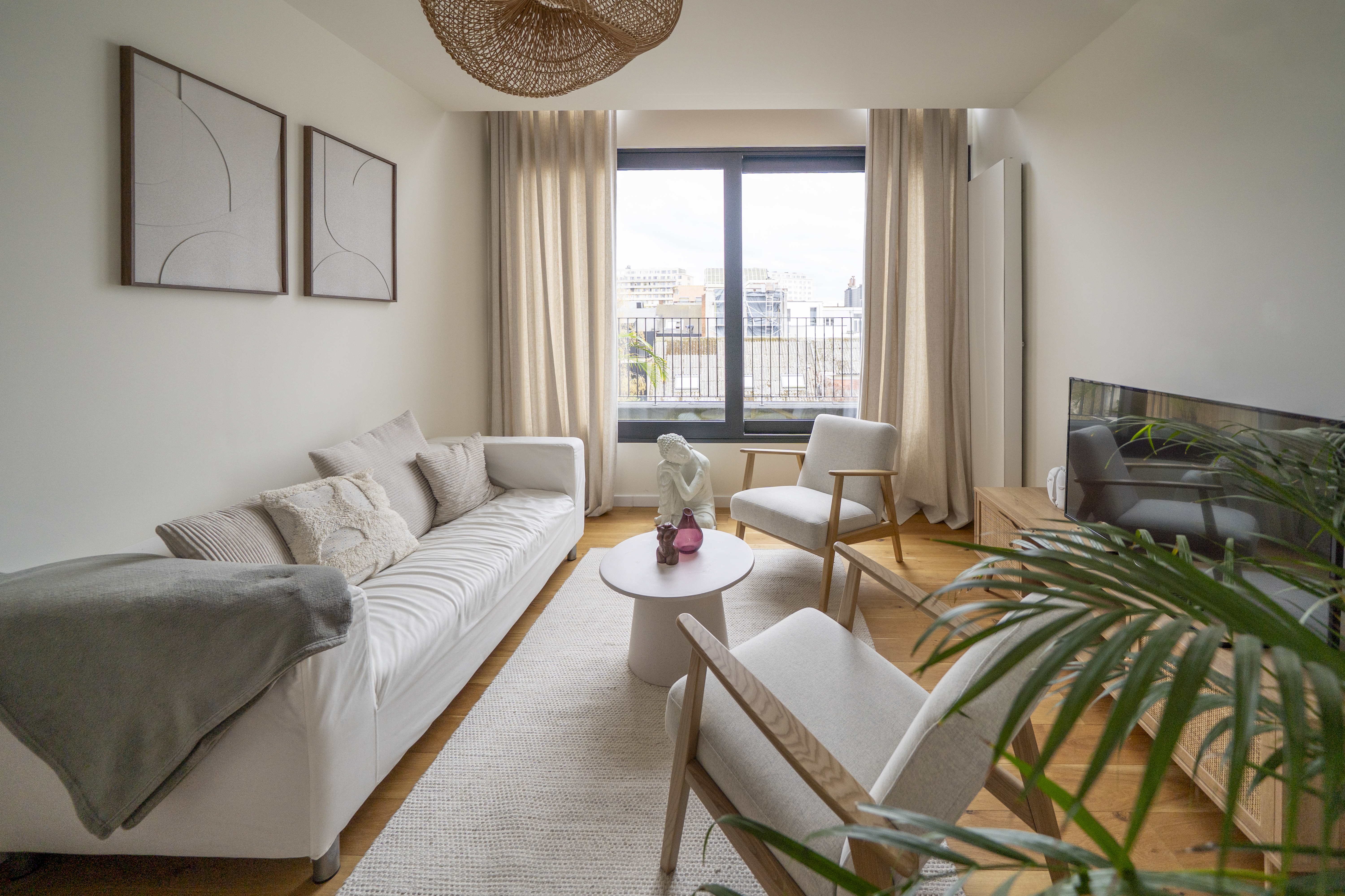 Lichte woonkamer van de retraiteruimte in Antwerpen